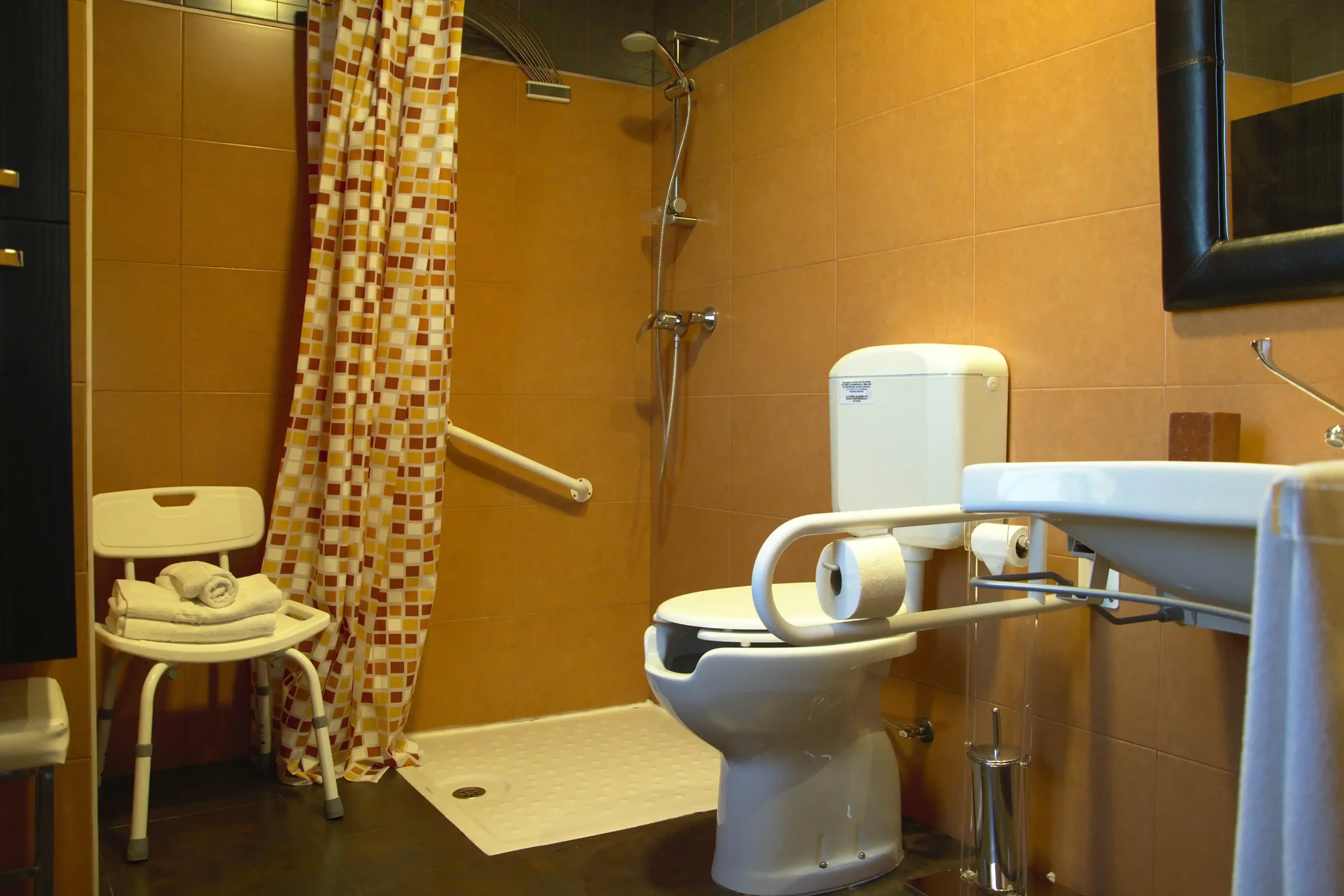 Cuarto de baño adaptado para personas con movilidad reducida